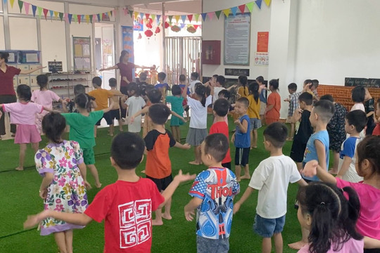 Nghệ An: Trường mới chưa xây trường cũ đã bán, cô trò đi học trường thuê