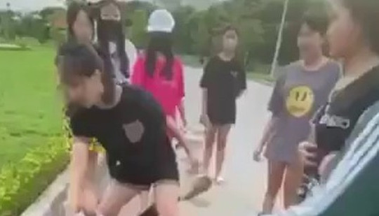 Nguyên nhân khiến nhóm 'đàn chị' đánh, lột đồ nữ sinh lớp 7 ở Thanh Hoá