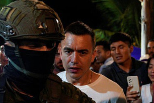 Chàng trai 35 tuổi đắc cử tổng thống Ecuador: Kỳ tích đến từ đâu?