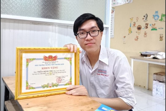 'Con nhà nông' đỗ thủ khoa kép