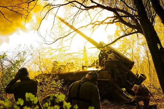 Nga ồ ạt phóng hỏa lực, san phẳng nhiều công sự của Ukraine