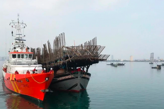 Tàu câu mực chở 14 ngư dân chết và mất tích từng 2 lần gặp nạn trên biển