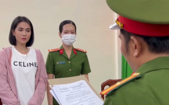 VIDEO: Khoảnh khắc người mẫu Ngọc Trinh bị bắt tạm giam