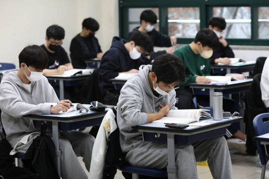 Phụ huynh Hàn Quốc nghĩ gì về cải cách thi đại học?