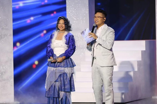"Nữ sinh 19 tuổi" tại Vietnam Idol bị chê vì ăn mặc phóng khoáng, trang điểm đậm