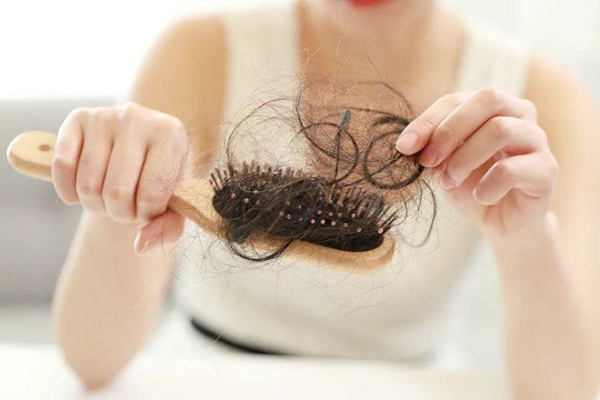 Chỉ bạn cách ngăn rụng tóc hiệu quả 