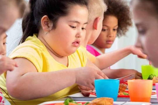 Chế độ dinh dưỡng cho trẻ thừa cân