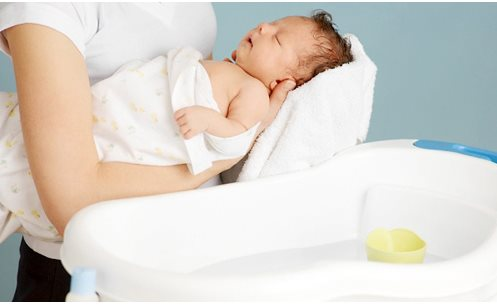 Cách tắm an toàn cho trẻ sơ sinh mùa lạnh?