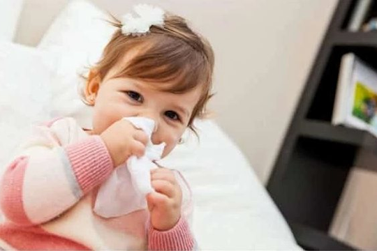Cách phòng bệnh viêm đường hô hấp cho trẻ khi giao mùa
