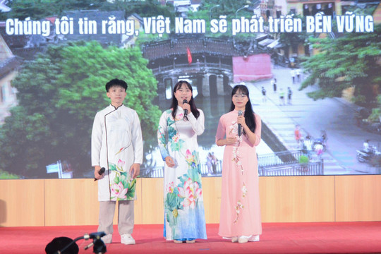 Lưu học sinh nước ngoài tranh tài hùng biện tiếng Việt