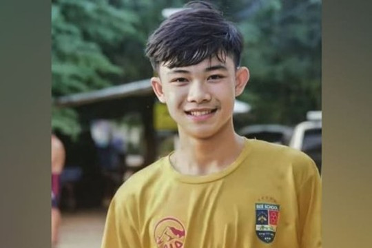 Thiếu niên đội bóng nhí từng được cứu khỏi hang động Thái Lan tự sát tại Anh