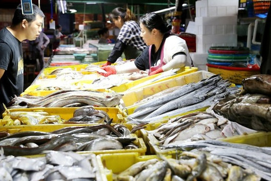 Mỹ mua hải sản Nhật Bản để nuôi quân sau lệnh cấm của Trung Quốc