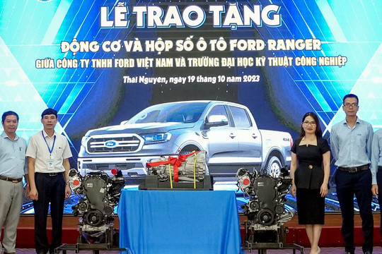 Ford Việt Nam tặng động cơ và hộp số cho 6 trường đại học và cao đẳng