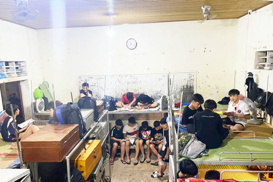 Cận cảnh ở nhờ, dạy tạm của trường dân tộc nội trú tại Nghệ An