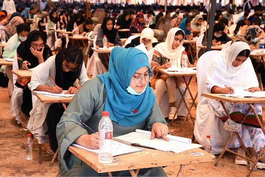 Hơn 200 thí sinh gian lận trong kỳ thi vào trường y tại Pakistan