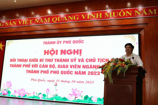 Gần 120 giáo viên đối thoại trực tiếp với Chủ tịch thành phố Phú Quốc