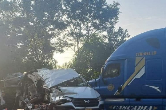 Vụ tai nạn 5 người tử vong ở Lạng Sơn: Bộ GTVT yêu cầu tổng kiểm tra xe chở khách
