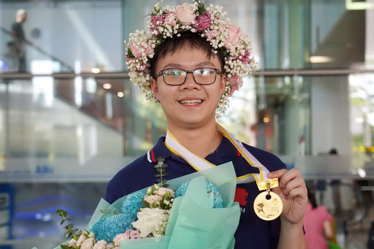 Nam sinh lập kỳ tích 2 năm liền giành Huy chương Vàng Olympic Toán quốc tế
