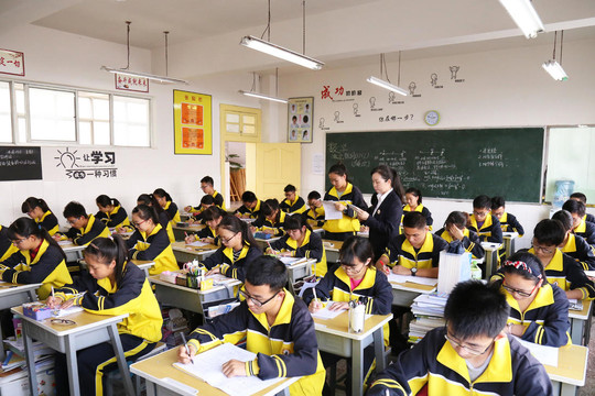 Học sinh Trung Quốc áp lực vào 'trường điểm'