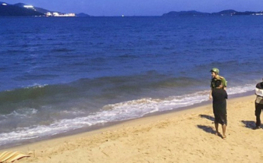 Thi thể nam giới trôi dạt vào bờ biển Nha Trang