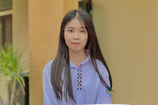 Ước mơ trở thành giáo viên của nữ sinh nghèo dân tộc Thái