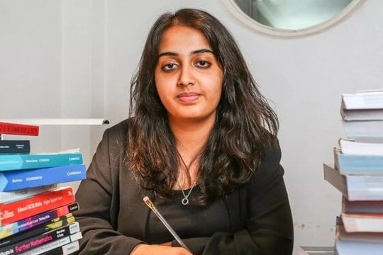 Nữ sinh có IQ cao hơn thiên tài Einstein tiết lộ thói quen ngủ kỳ lạ