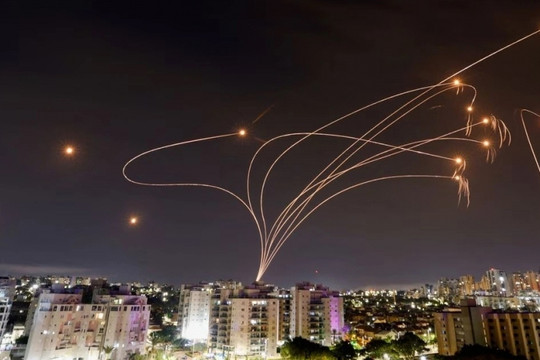 Hamas phóng loạt rocket vào Israel sau tối hậu thư của Tel Aviv