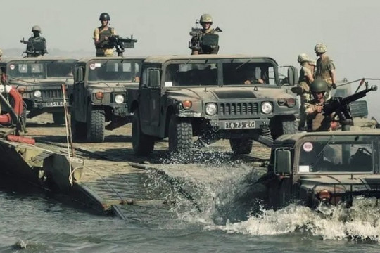 Chiến thuật vượt sông Dnipro táo bạo của thủy quân lục chiến Ukraine