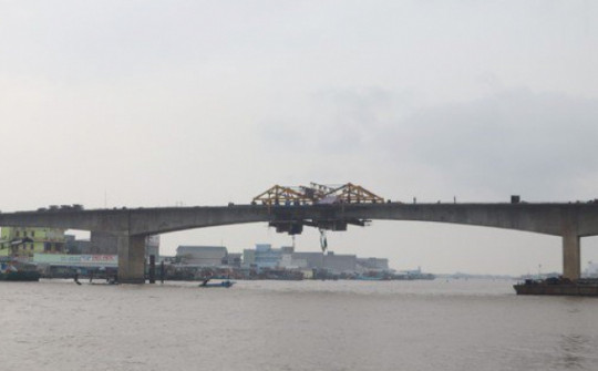 Hợp long cây cầu 640 tỉ đồng tại thị trấn biển lớn nhất ĐBSCL