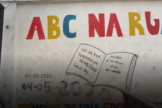 Dự án xóa mù chữ trên đường phố Angola