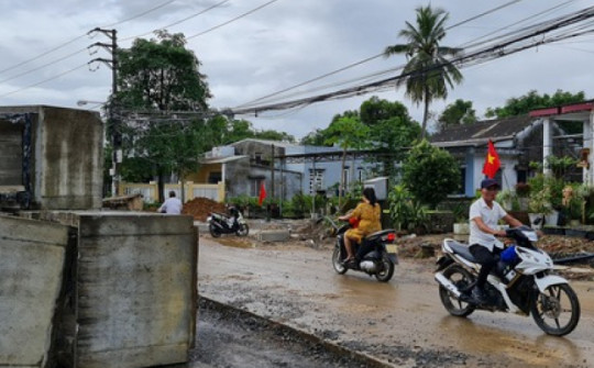 Thi công đường hơn 700 tỷ đồng ở Đà Nẵng: Nhà dân rung lắc, nứt toác, đồ vật rơi vỡ loảng xoảng