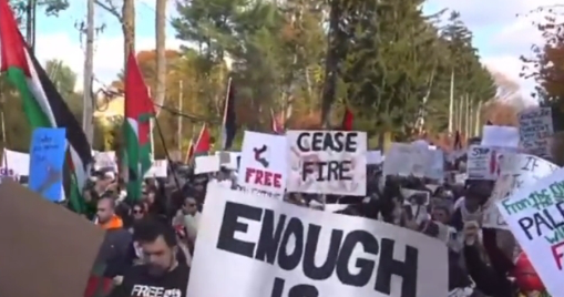Người biểu tình phản đối xung đột Gaza kéo đến trước cửa nhà ông Biden