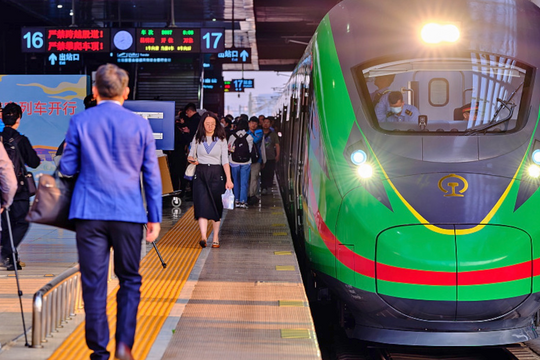 Đường sắt Trung-Lào hút khách khi mở tuyến du lịch thẳng Bắc Kinh-Viêng Chăn: Kinh tế Lào bùng nổ!