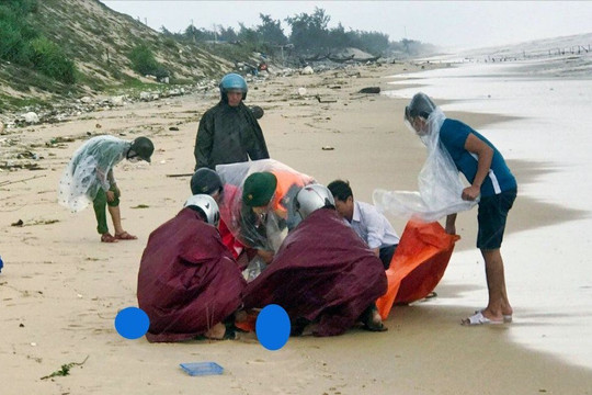 Phát hiện thi thể nữ trôi dạt vào bờ biển Thừa Thiên Huế
