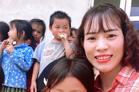 Nữ nhà giáo tiêu biểu xứ Thanh băng rừng lo bữa ăn bán trú cho trẻ
