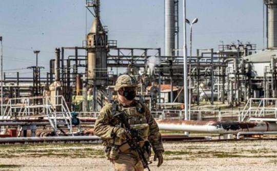 Quân đội Mỹ sử dụng dầu mỏ bị cấm vận của Nga thế nào?