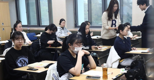 Vì sao kỳ thi đại học ở Hàn Quốc luôn diễn ra vào ngày thứ Năm?