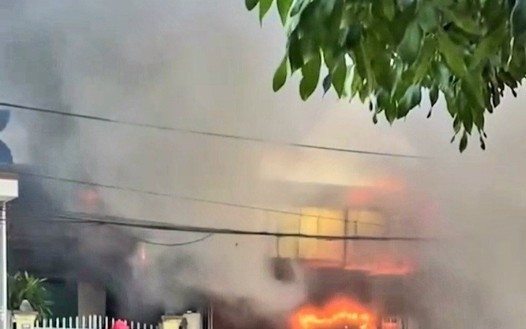 Quảng Ninh: Cháy xưởng sửa xe, nhiều ô tô bị thiêu rụi