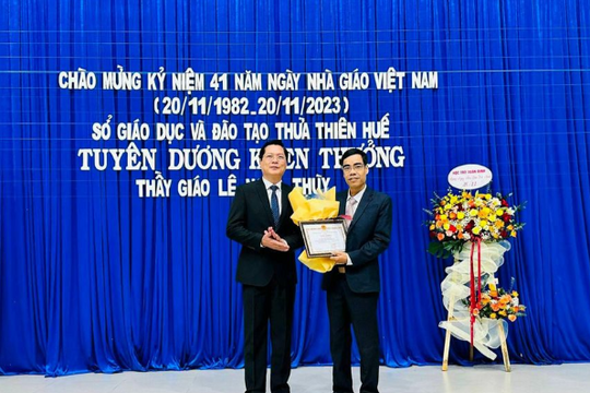 Thừa Thiên - Huế tuyên dương, khen thưởng thầy giáo cứu người trong mưa lũ