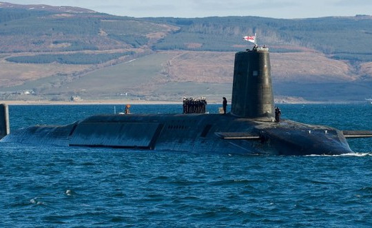 Tàu ngầm hạt nhân Vanguard của Anh suýt chìm sau khi lao xuống độ sâu cực lớn