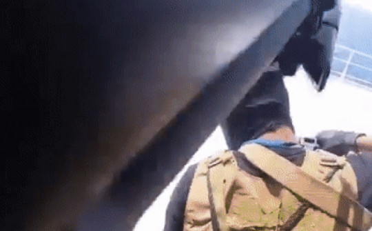 Video: Chiến binh Houthi đổ bộ từ trực thăng, thu giữ tàu hàng của tỷ phú Israel