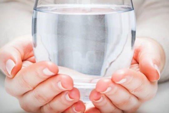4 điều cần biết khi uống ly nước đầu tiên vào buổi sáng nếu không muốn bệnh tật tìm đến!