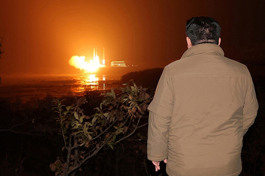 Bán đảo Triều Tiên dậy sóng sau vụ phóng vệ tinh trinh sát của Bình Nhưỡng