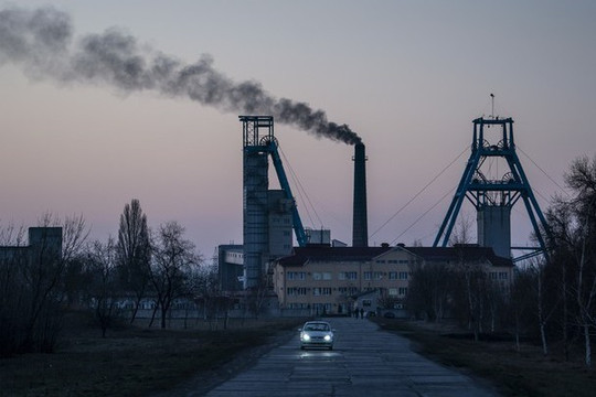Phụ nữ thay nam giới làm việc tại các mỏ ở Ukraine
