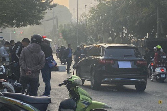 Hà Nội: Người đi bộ tử vong sau va chạm với ô tô Mercedes