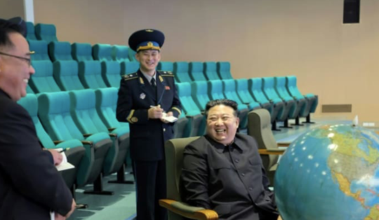 Lãnh đạo Triều Tiên xem ảnh vệ tinh chụp hàng loạt ‘vùng mục tiêu’