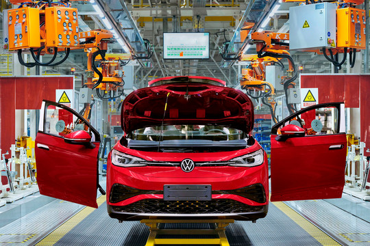 Volkswagen Việt Nam chuyển đổi, đưa về Viloran và xe điện ID 6 từ Trung Quốc