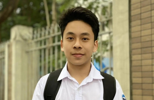 Ôn thi gấp rút, nam sinh Hà Nội vẫn thi đỗ trường THPT Chuyên Ngoại ngữ, một trong những trường đỉnh nhất Thủ đô