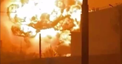 Cháy nổ lớn ở nhà máy xe tăng Nga