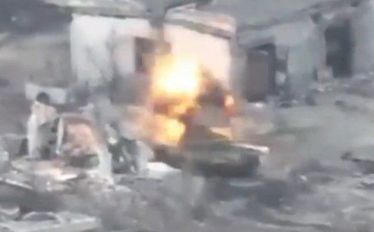 Bị UAV cảm tử đánh trúng, xe tăng Nga thoát chết trong gang tấc nhờ một tích hợp đơn giản